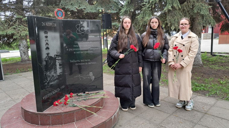 Возложение цветов.